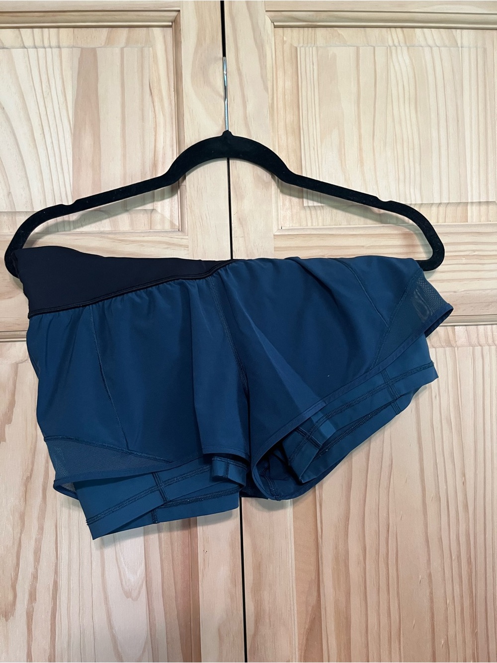 Lululemon Teal and Black Hotty Hot with built in Shorts size 6